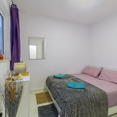 Brand New 3 Bdr 2 Bth H12 Apartament *