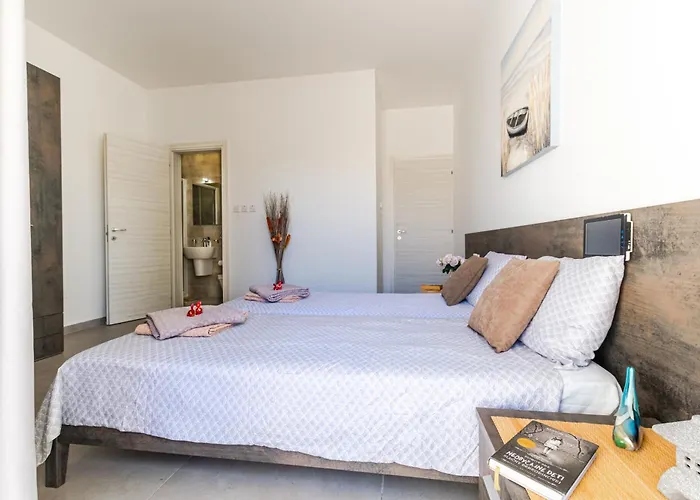 Brand New 3 Bdr 2 Bth H12 Apartamento *