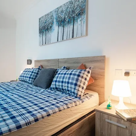 Apartment Brand New 3 Bdr 2 Bth H12 *