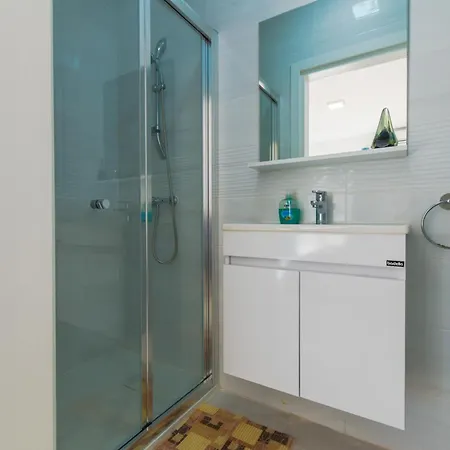 Apartment Brand New 3 Bdr 2 Bth H12