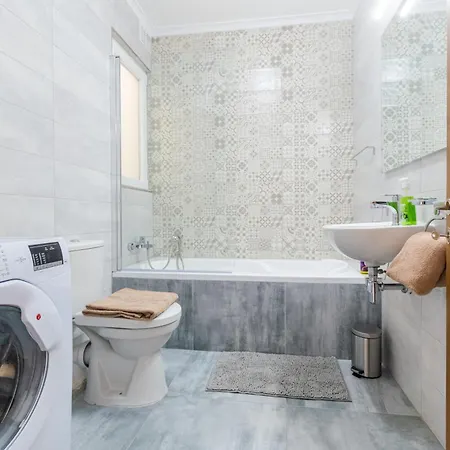 Apartment Brand New 3 Bdr 2 Bth H12