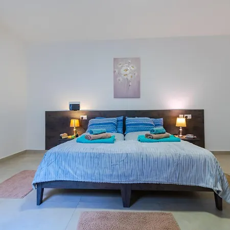 Apartment Brand New 3 Bdr 2 Bth H12